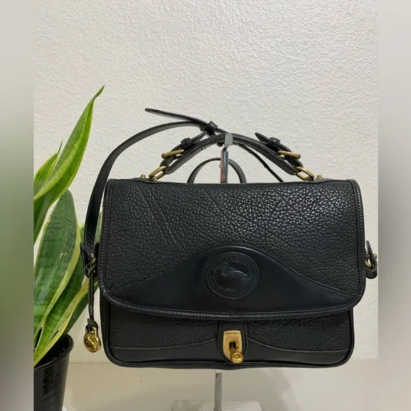 💕👜Vintage Dooney & Bourke Black AWL Crossbody Bag - Picture 2 of 14